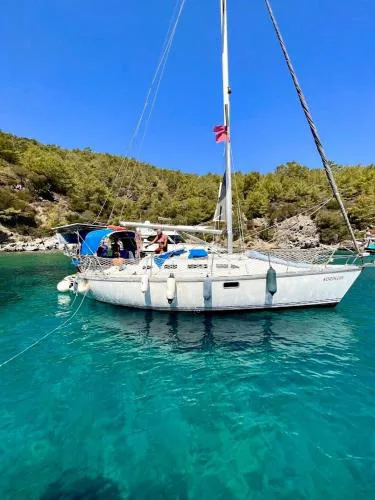 2-cottage yacht with 2 showers