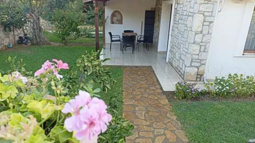 Plaja 10 dk , Bahçeli, Huzurlu Tatil Evi