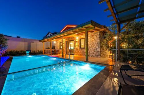 BEYZA - 2 Bedrooms Villa with Jacuzzi in Fethiye