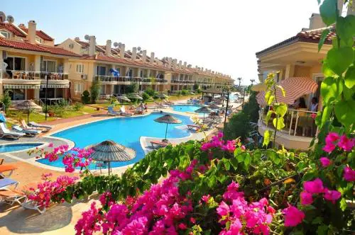 Fethiye Çalış'da Denize Sıfır Özel Plajlı Lüks Daire