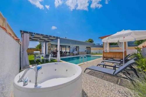Fethiye Yeşil Üzümlü de Müstakil Havuzlu Jakuzili Villa