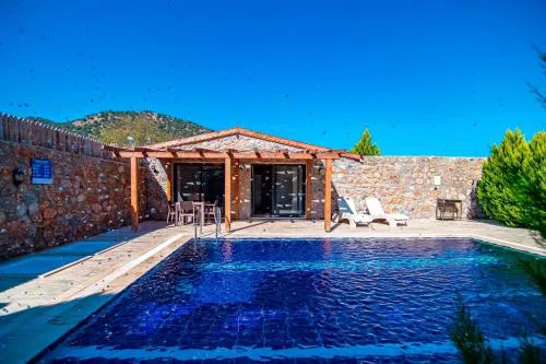 Honeymoon Villa with Sheltered Pool