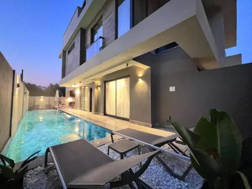 Lüks Versace villası, sauna, jakuzi, hamam, yüzme havuzu ve barbekü alanı
