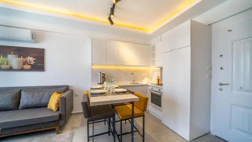 Midpoint Suites