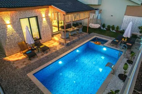 OZBİ 2-Villa with Ootdoor Heated Pool for 4 People in Fethiye