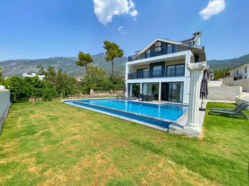 Pandora G Villa