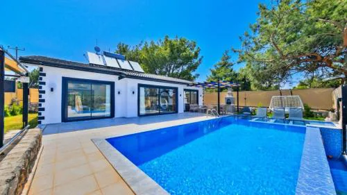 Seydikemer 2 bedroom secluded villa with private pool hot tub