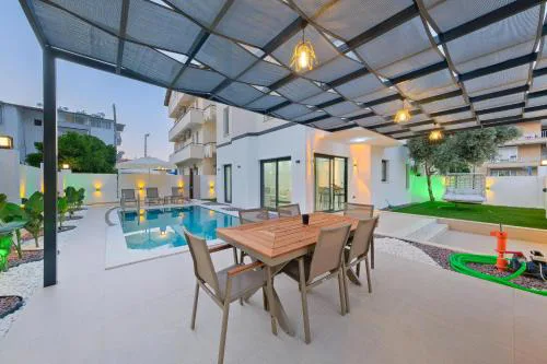 The B HOUSE