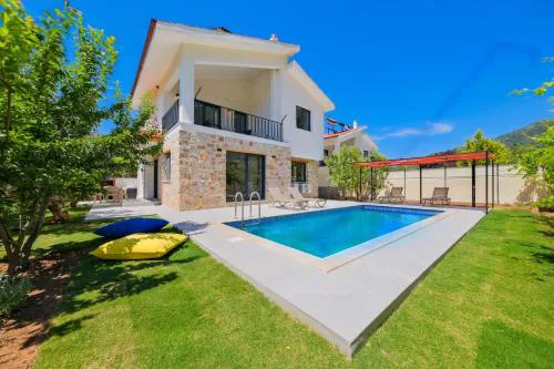 Villa Kızılbella 2, lüks havuzlu korunaklı taş villa