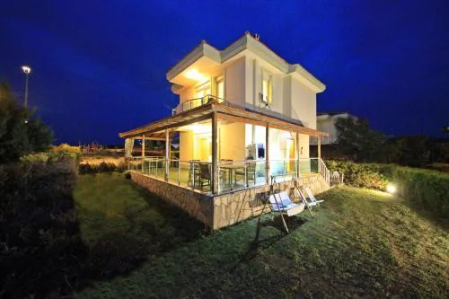 Family Friend Villa Pool 3b 1 Alacati Cesme