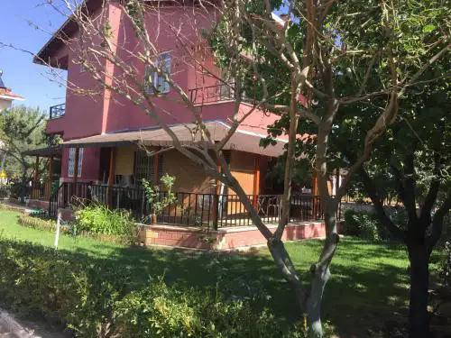 Dikili de site içinde bahçeli-havuzlu dublex villa
