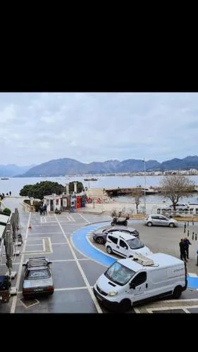 Castle81homes Red, sea view central flat