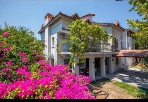 Ebru Evleri İçmeler Merkeze ve Plaja Yakın