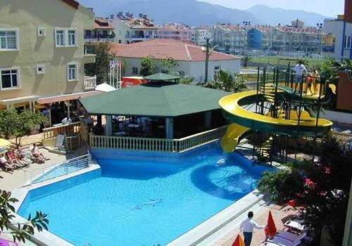 Maxwell Suites