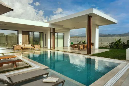 Ashta Suites / Minimal Suite