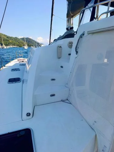 catamaran yatch tour