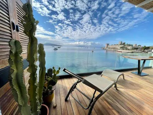 Surfer Caravan Gastro Pub Suites- Adults Only