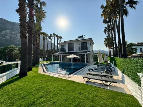 Villa Breeze - Luxury 4BR Villa - River 50m