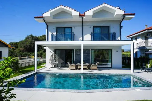 Villa Kardelen sleep 10 all en suite private pool