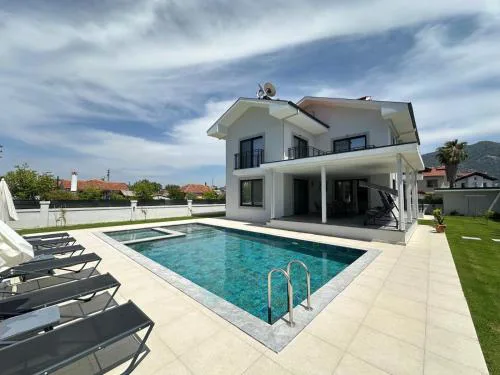 Villa's Tomris