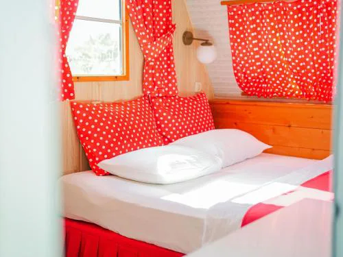 Mona Glamping Caravan Suites