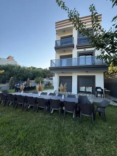 Seferihisarda tam müstakil 5 odalı turizm konutu