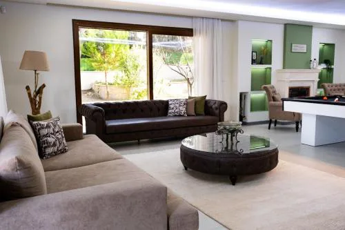 Private Villa in the Forest with Pool and Jacuzzi