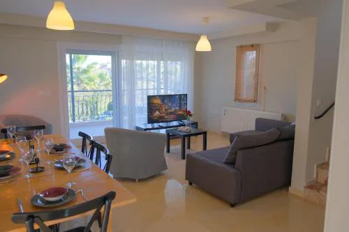 Villa with garden in Urla, Torasan