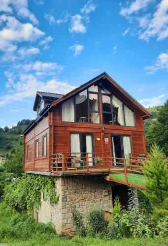 Hanging Garden Holiday Home - Riverside