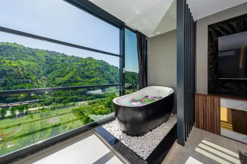 Pavri suit bungalov