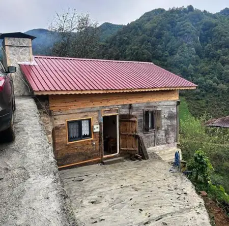 Amiras Dağevi