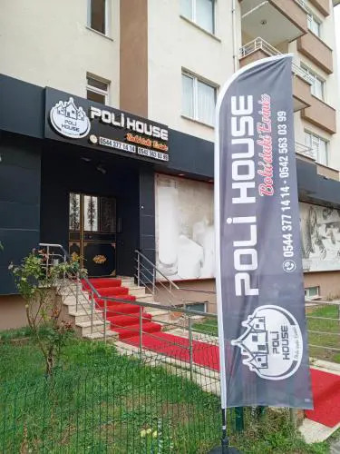 poli house