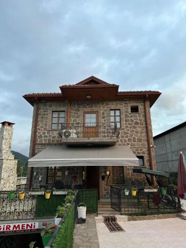 Bahçeli Taş Villa