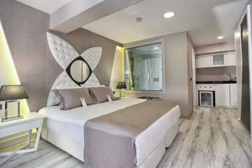 Demonti Hotel