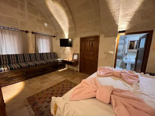 Uluyol Stone House