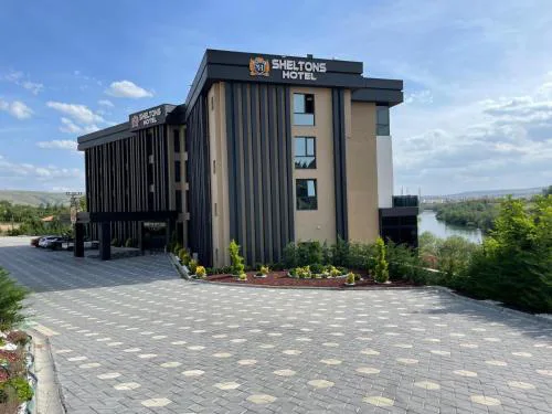 Sheltons Hotel
