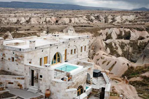 Millstone Cave Suites Hotel