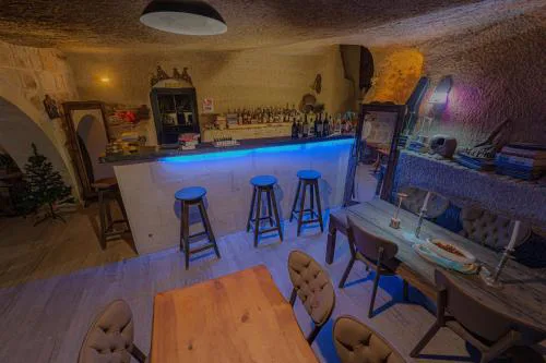 DEEP CAVE House
