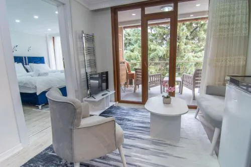 Cozy 1BR with Inviting Balcony