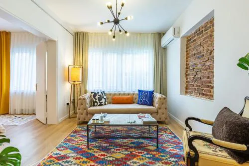 2BR Historical apartment 5 min to Taksim Sq
