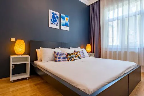 3-Bedroom 2-Bathroom, Centrally Located Ground-Floor Apartment -No Stairs