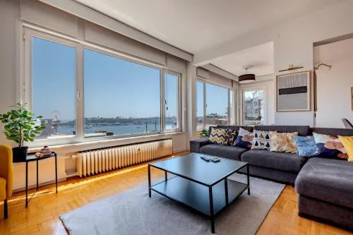 5-Bedroom Bospohurs View - Spaciousness with Balcony & Elevator