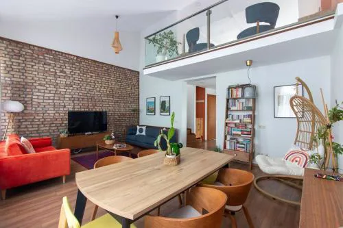 Bright Loft with 3 bedrooms and terrace in Galata