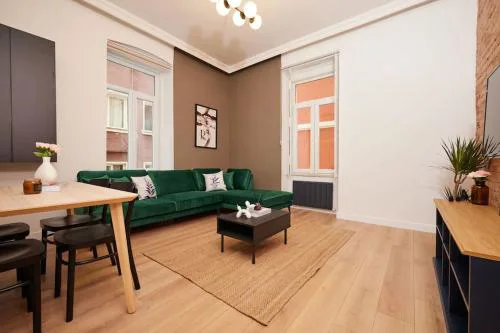 Charming 2BR AC in Center - Santur D1
