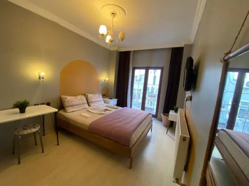 Omar Suite 360