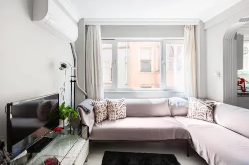 Practical and Cozy Flat Near Taksim İstikal