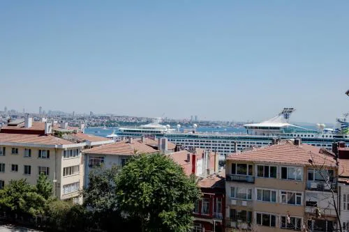 Sea View Two-Bedroom Suite in Managed Residence - Parking and Elevator