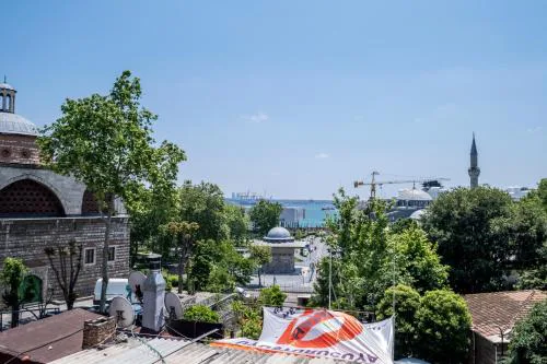 Spacious One Bedroom Apartment with View and Elevator