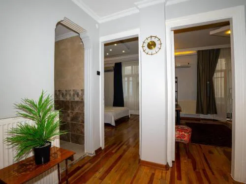 Taksim Green Flat Back