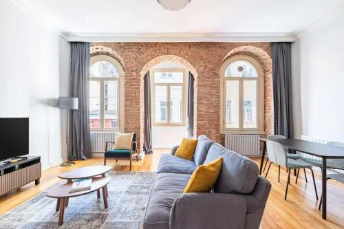 Warm Rustic Charming 2BD Galata wPatio Gem! #320